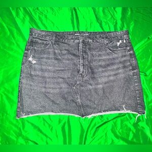 Old Navy Distressed Gray Denim Skirt Plus Size 26